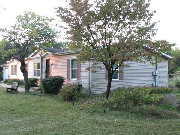 28694 Coulter Street, Edwardsburg, MI 49112