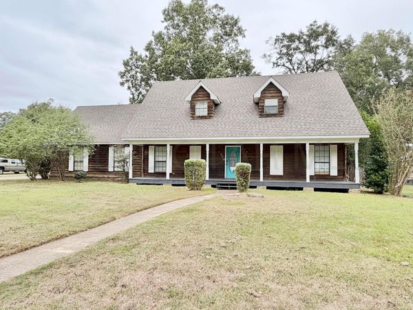206 Sherwood Drive, Columbus, MS 39705