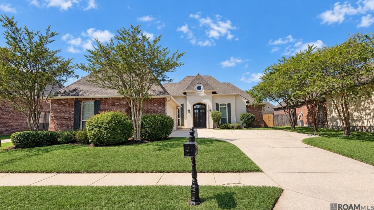 8910 Glenfield Dr, Baton Rouge, LA 70809 Main Photo