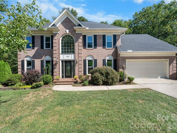 925 38th Avenue NE, Hickory, NC 28601