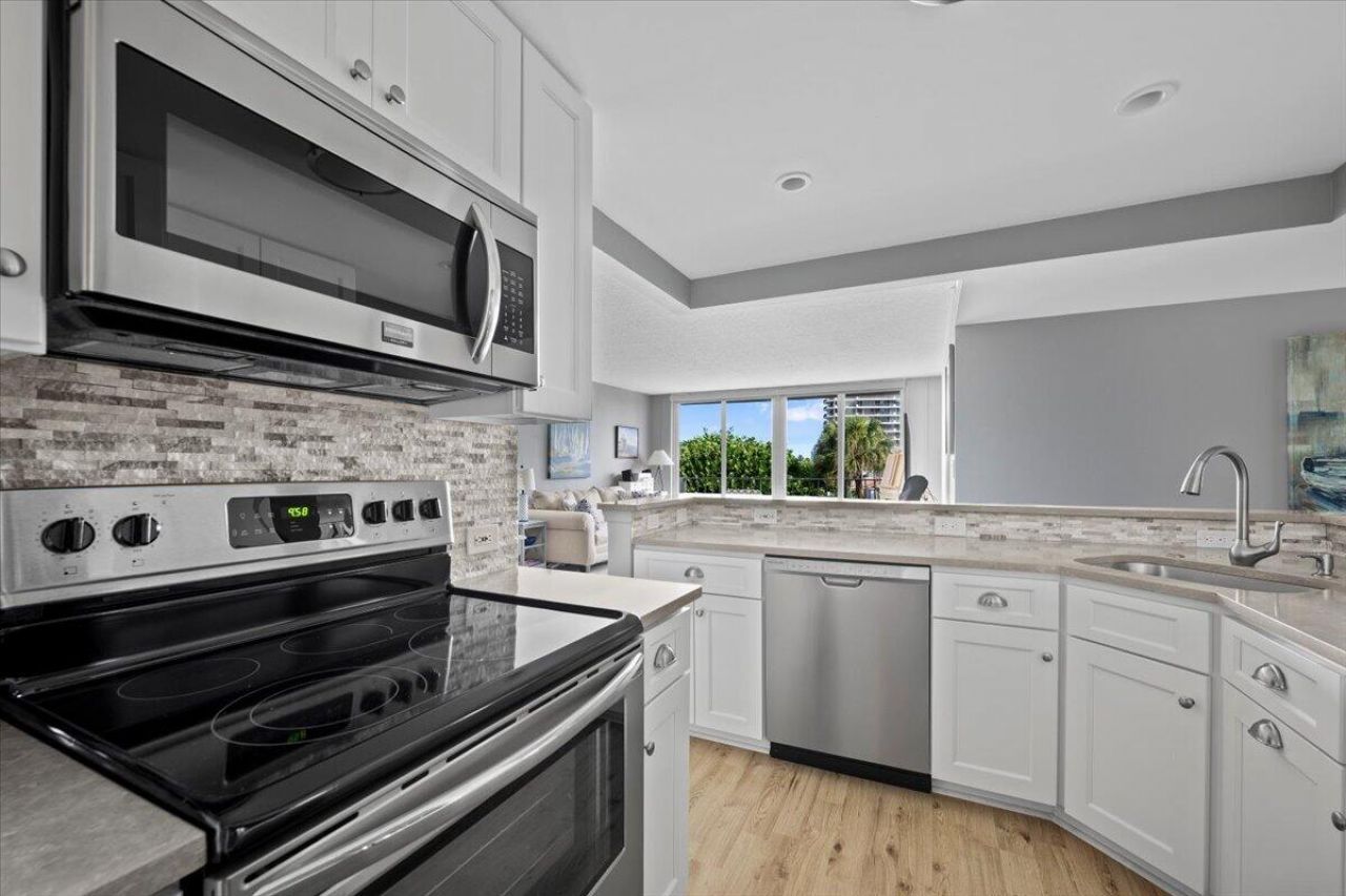 630 Ocean Drive, Unit 407, Juno Beach, FL 33408 Photo
