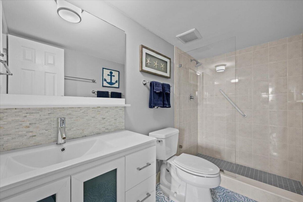 630 Ocean Drive, Unit 407, Juno Beach, FL 33408 Photo