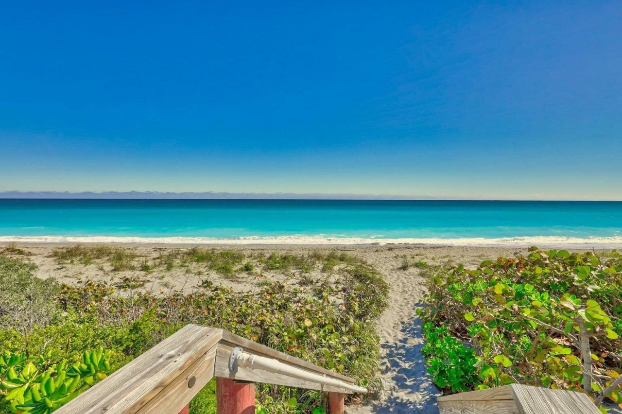 630 Ocean Drive, Unit 407, Juno Beach, FL 33408 Photo