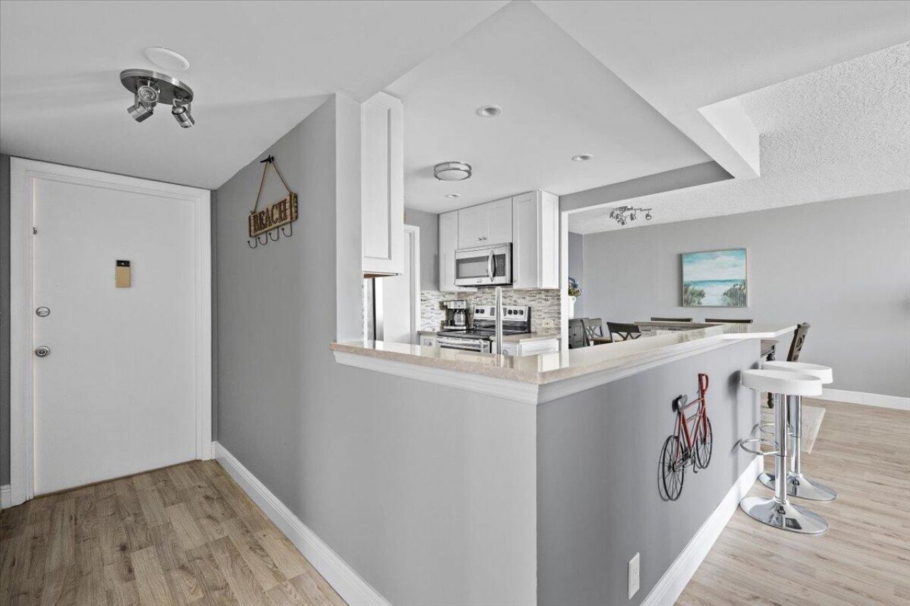 630 Ocean Drive, Unit 407, Juno Beach, FL 33408 Photo