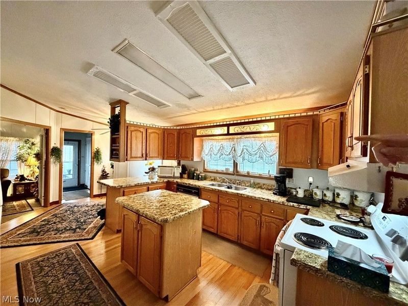 2650 Lake Breeze Drive, Madison, OH 44057 Photo 4