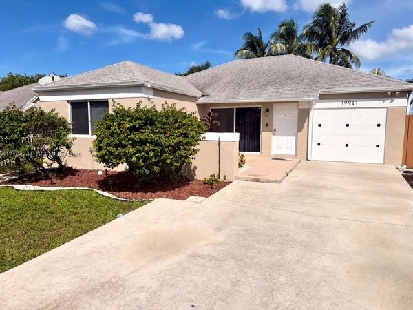 19941 NW 32nd Ave , Miami Gardens, FL 33056