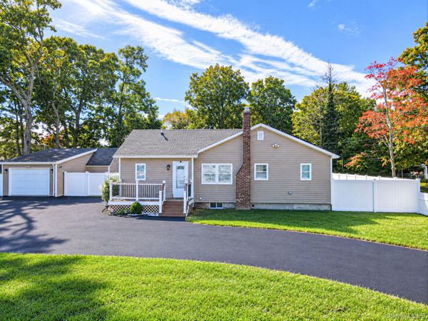 207 Laurelton Drive, Mastic Beach, NY 11951