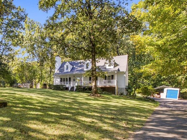1205 Hardwood Trl, Burns, TN 37029
