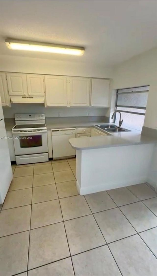 4431 Treehouse Ln , Unit H28, Tamarac, FL 33319 Photo