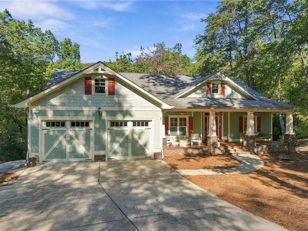 197 Little Coyote Loop , Waleska, GA 30183