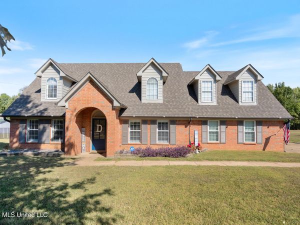 8860 Scenic Ridge Cove, Lake Cormorant, MS 38641