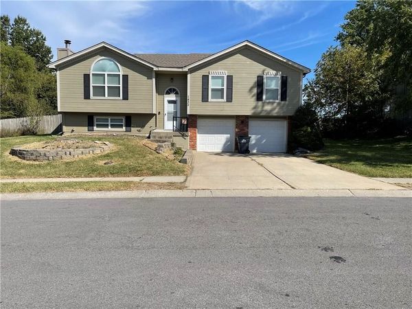 1432 NW Yankee Drive, Blue Springs, MO 64015