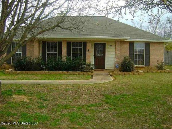 124 W Bradford Place, Richland, MS 39218