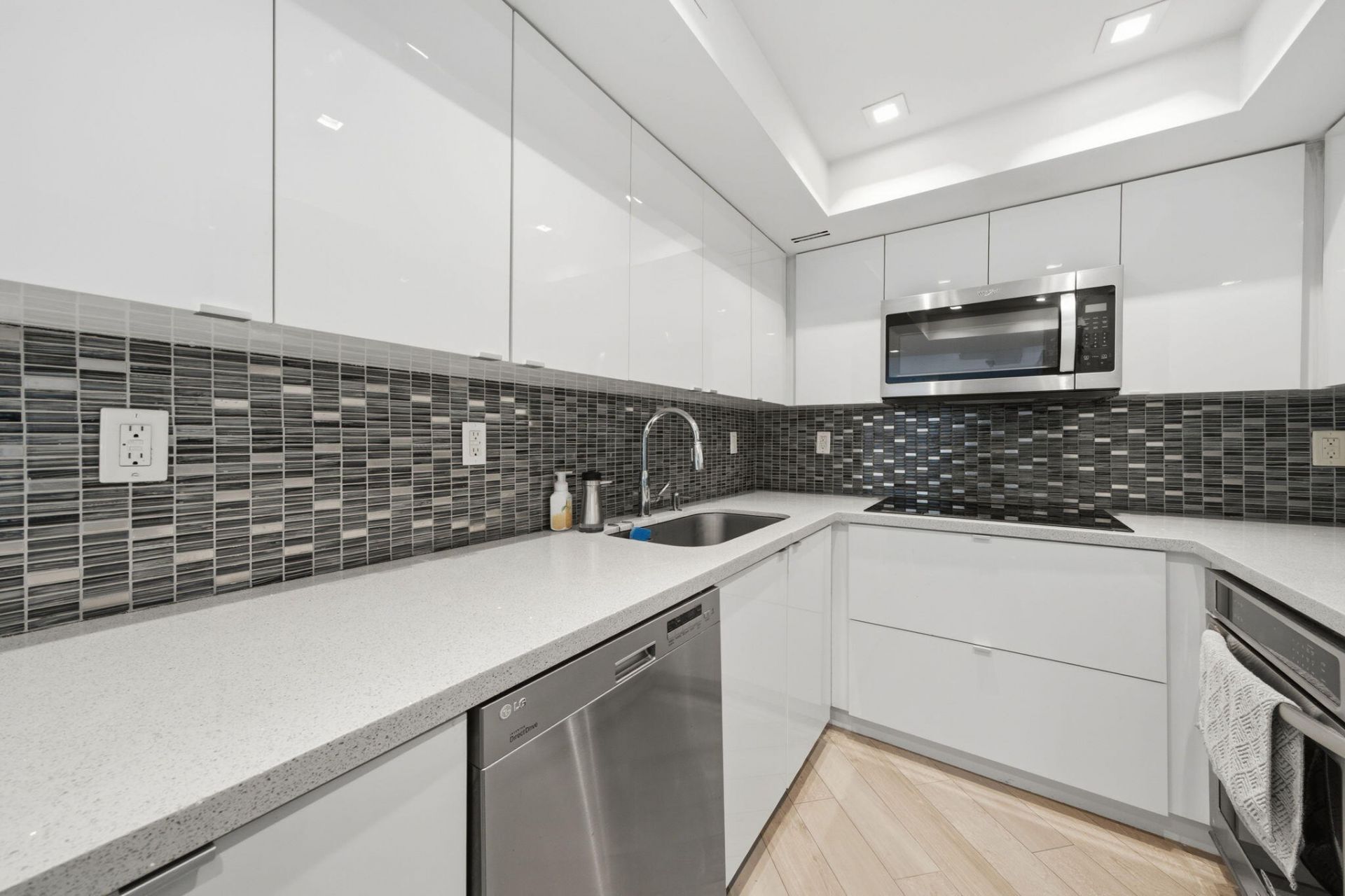 3180 S Ocean Drive, Unit 304, Hallandale Beach, FL 33009 Photo