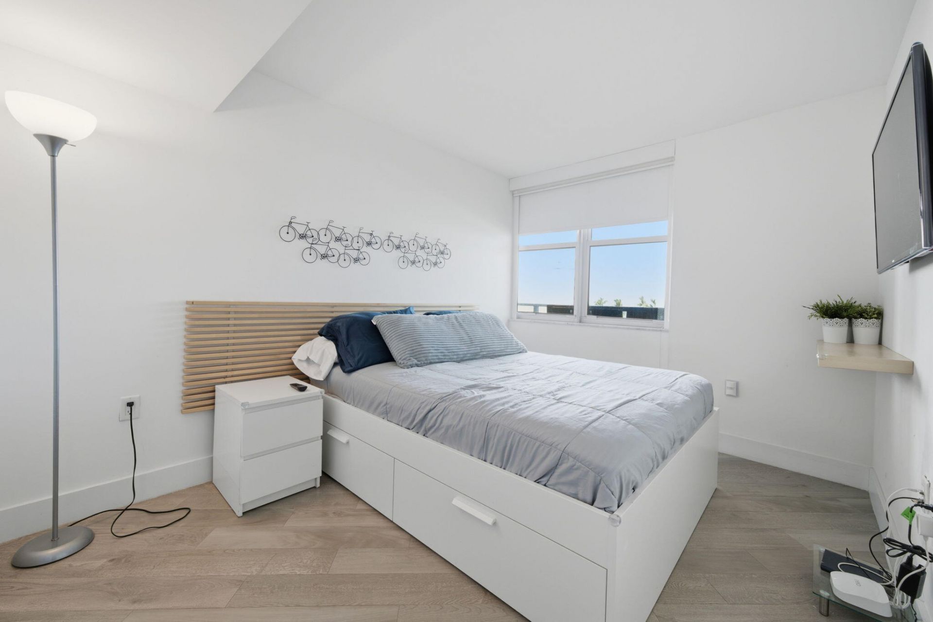3180 S Ocean Drive, Unit 304, Hallandale Beach, FL 33009 Photo