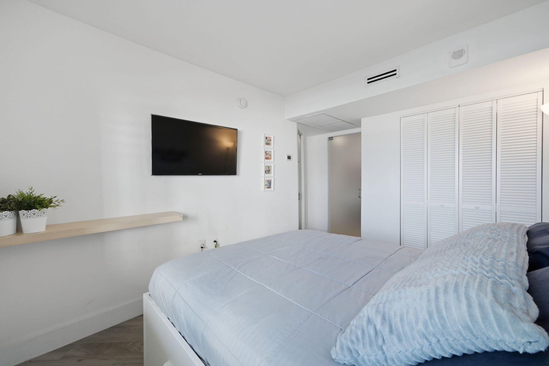 3180 S Ocean Drive, Unit 304, Hallandale Beach, FL 33009 Photo