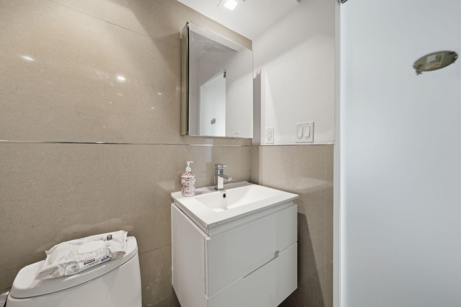 3180 S Ocean Drive, Unit 304, Hallandale Beach, FL 33009 Photo