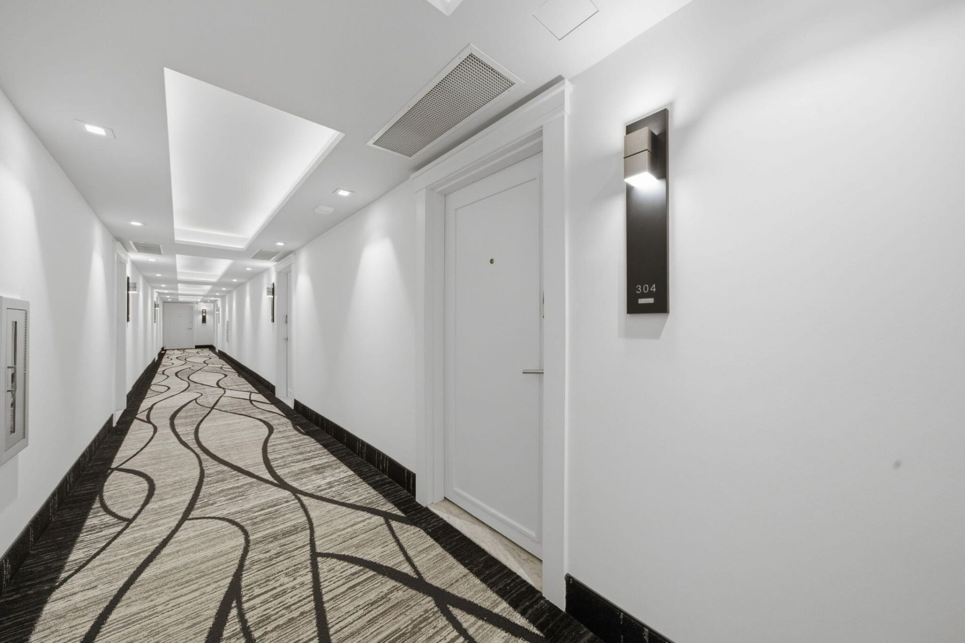 3180 S Ocean Drive, Unit 304, Hallandale Beach, FL 33009 Photo