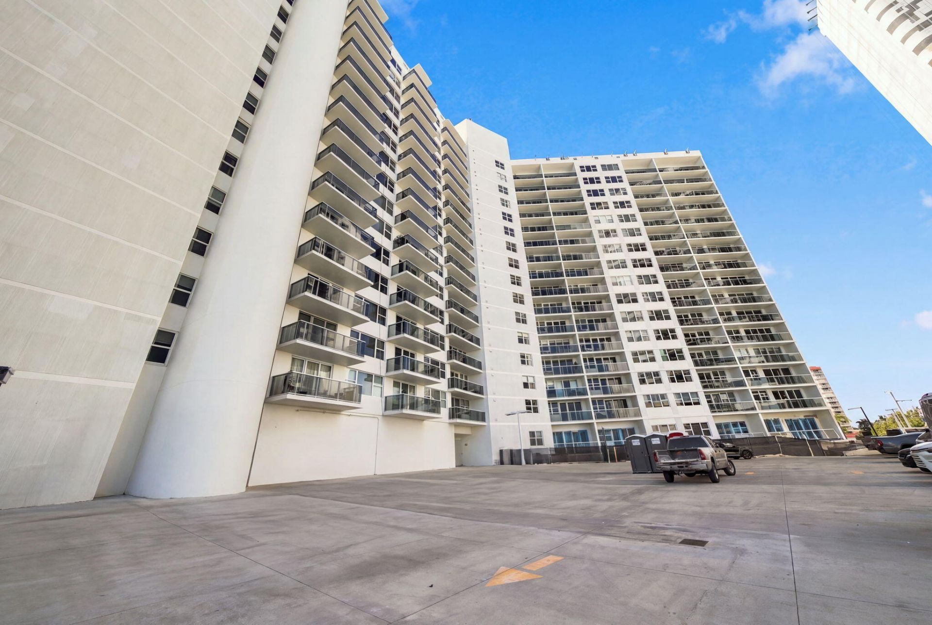 3180 S Ocean Drive, Unit 304, Hallandale Beach, FL 33009 Photo