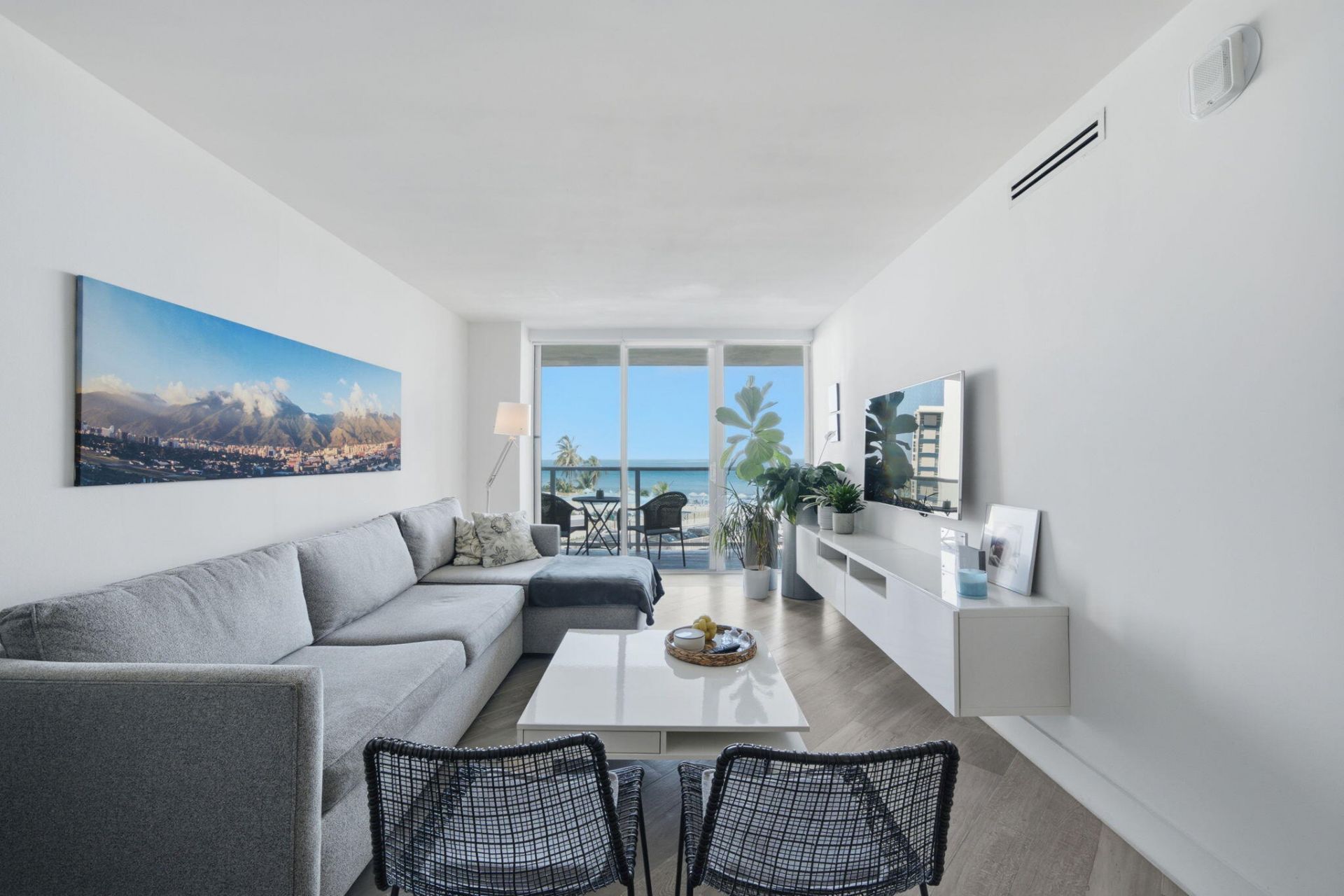 3180 S Ocean Drive, Unit 304, Hallandale Beach, FL 33009 Photo