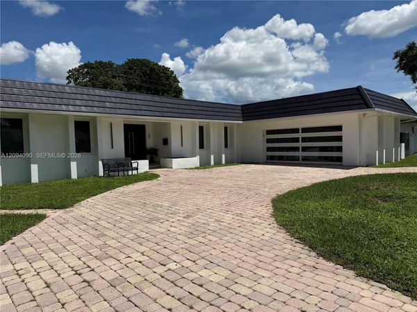 2215 NE 204th St , Miami, FL 33180