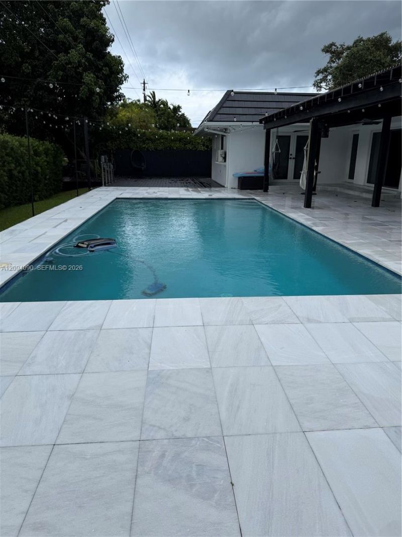2215 NE 204th St , Miami, FL 33180 Photo