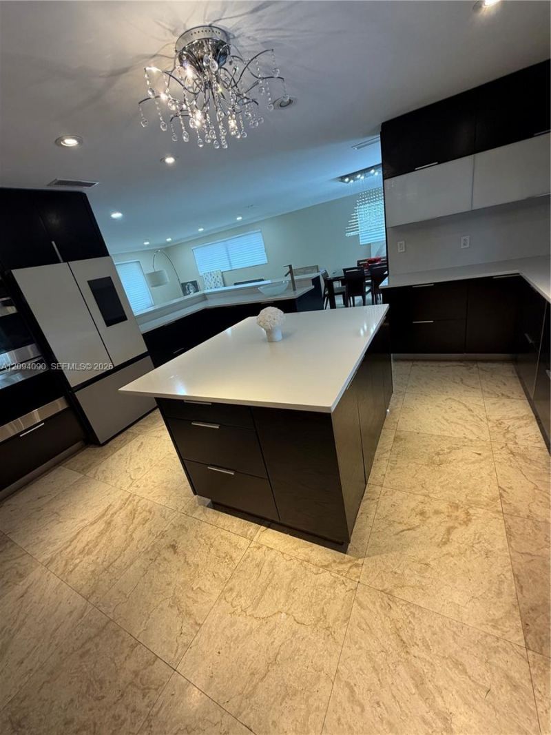 2215 NE 204th St , Miami, FL 33180 Photo