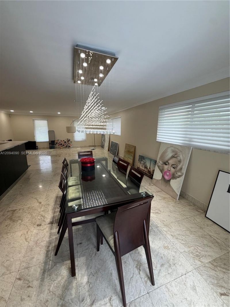 2215 NE 204th St , Miami, FL 33180 Photo