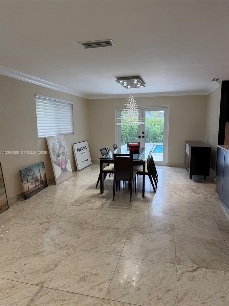2215 NE 204th St , Miami, FL 33180 Photo