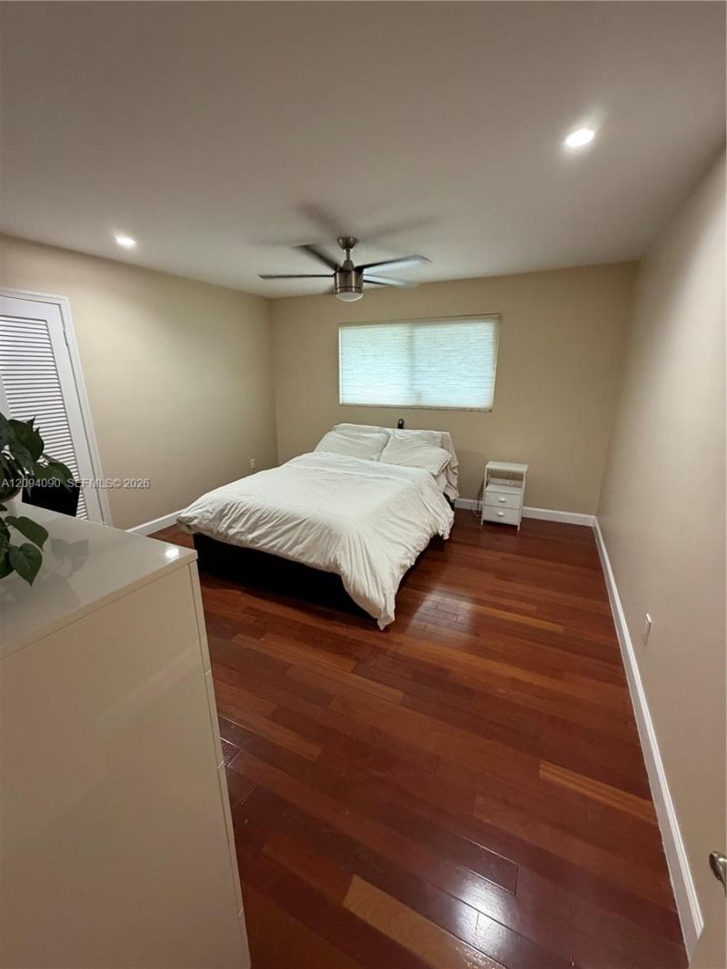 2215 NE 204th St , Miami, FL 33180 Photo