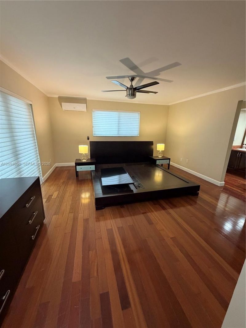 2215 NE 204th St , Miami, FL 33180 Photo