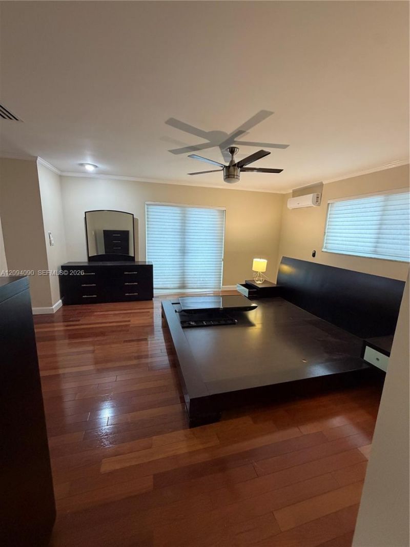 2215 NE 204th St , Miami, FL 33180 Photo