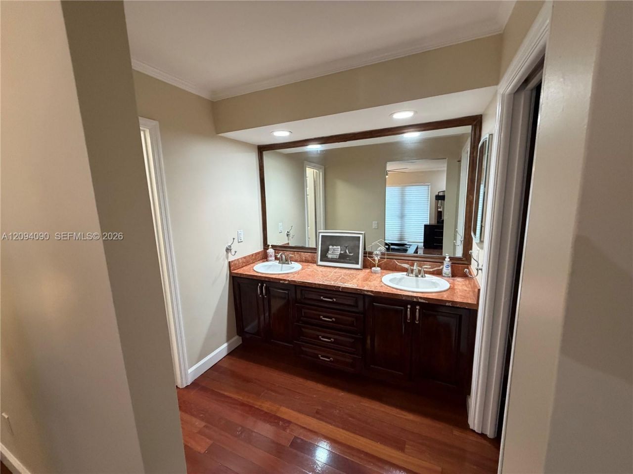2215 NE 204th St , Miami, FL 33180 Photo
