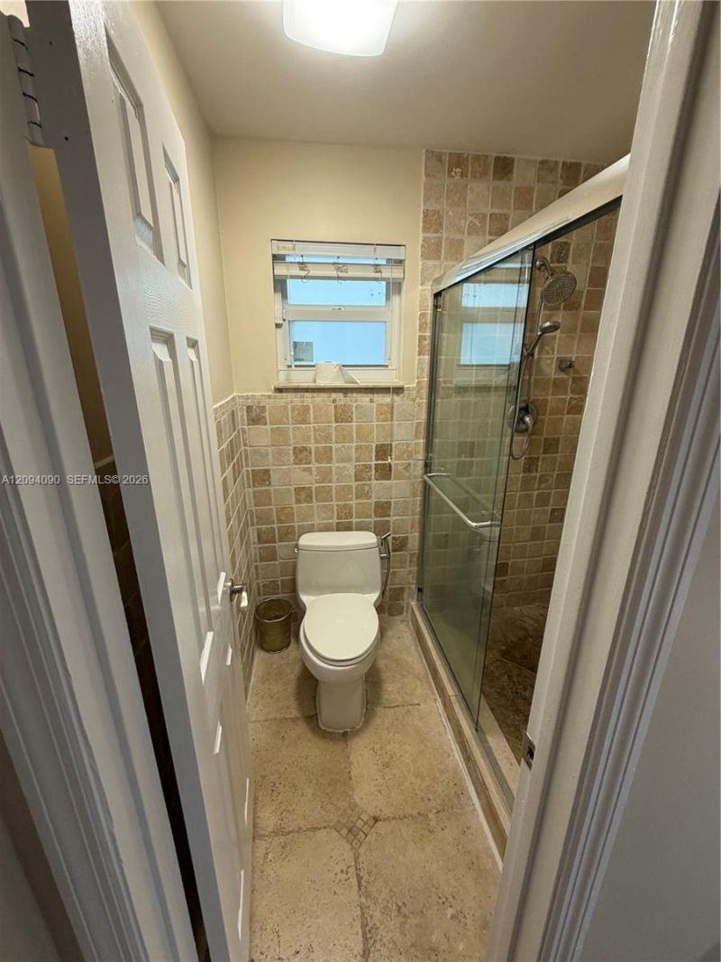 2215 NE 204th St , Miami, FL 33180 Photo