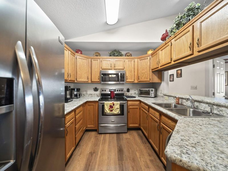 1306 Old Pond Drive, Marion, OH 43302 Photo 7