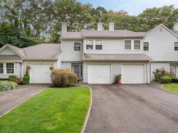 702 Sara Circle , Port Jefferson, NY 11776