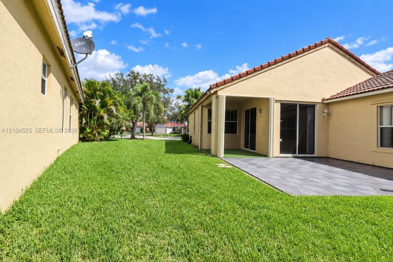 825 Falling Water Rd , Weston, FL 33326 Photo