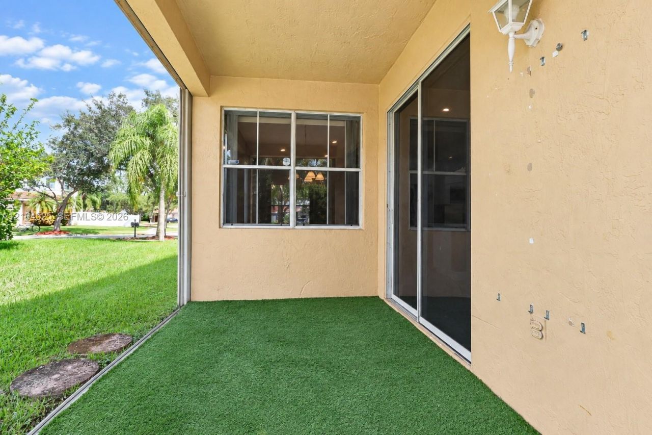 825 Falling Water Rd , Weston, FL 33326 Photo
