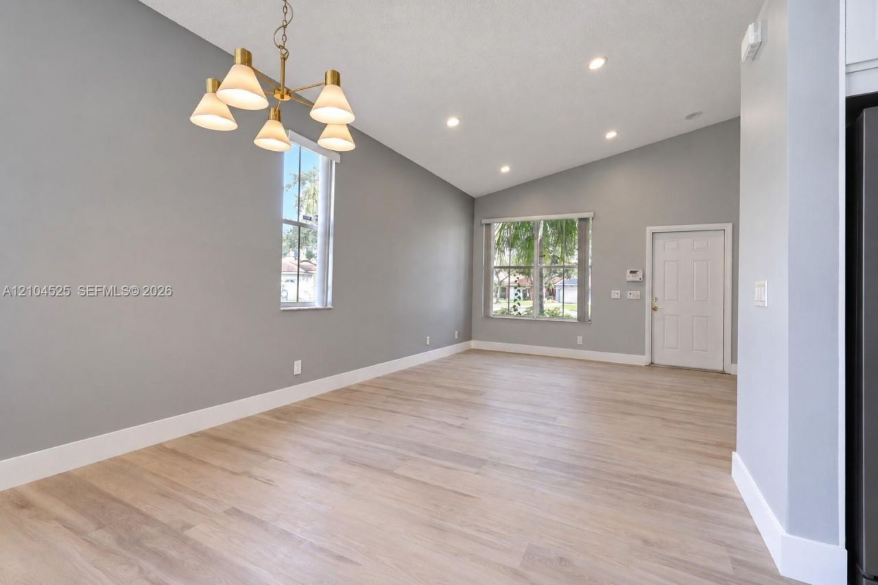 825 Falling Water Rd , Weston, FL 33326 Photo