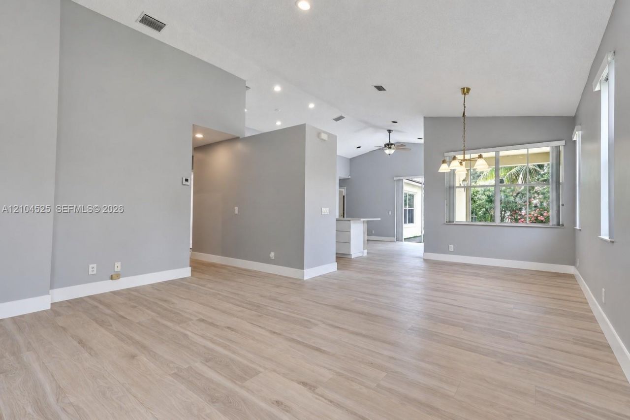 825 Falling Water Rd , Weston, FL 33326 Photo