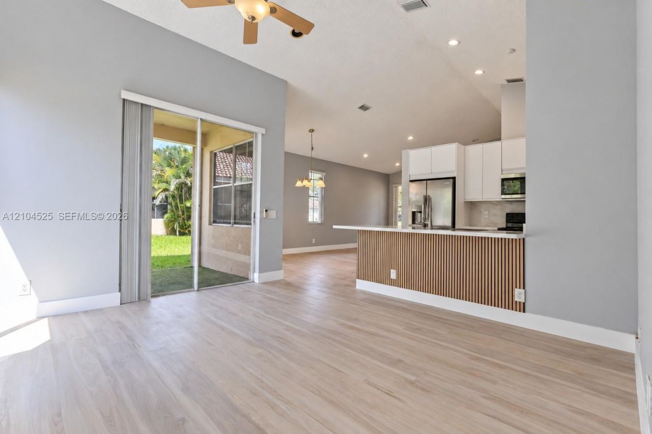 825 Falling Water Rd , Weston, FL 33326 Photo