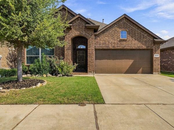 9220 Bronze Meadow Drive, Fort Worth, TX 76131
