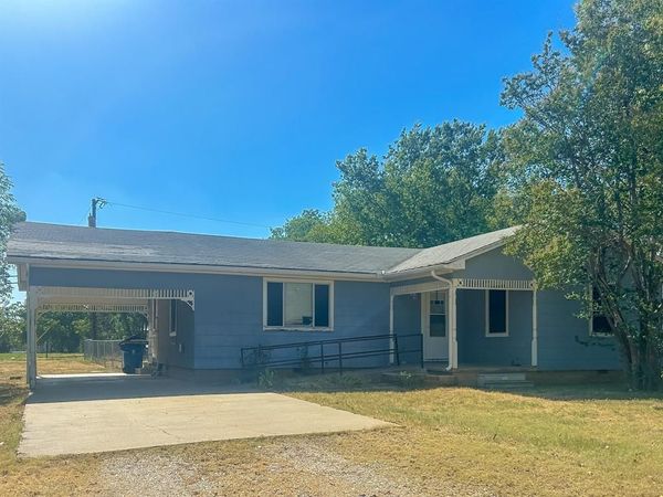 303 N Colorado Street , Whitney, TX 76692