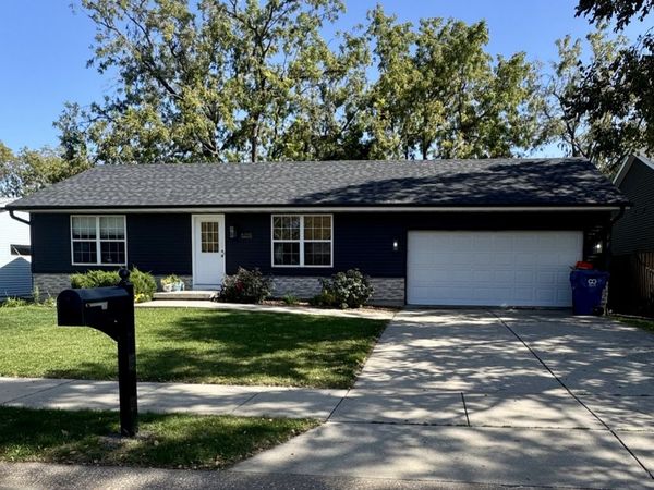6209 KELLING Street , Davenport, IA 52806
