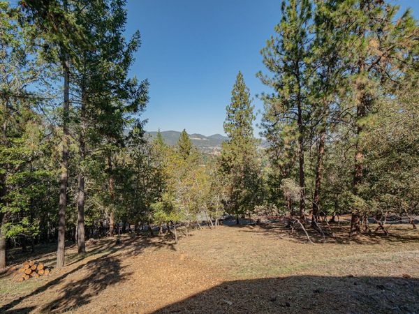 326 Laurelwood Drive, Jacksonville, OR 97530