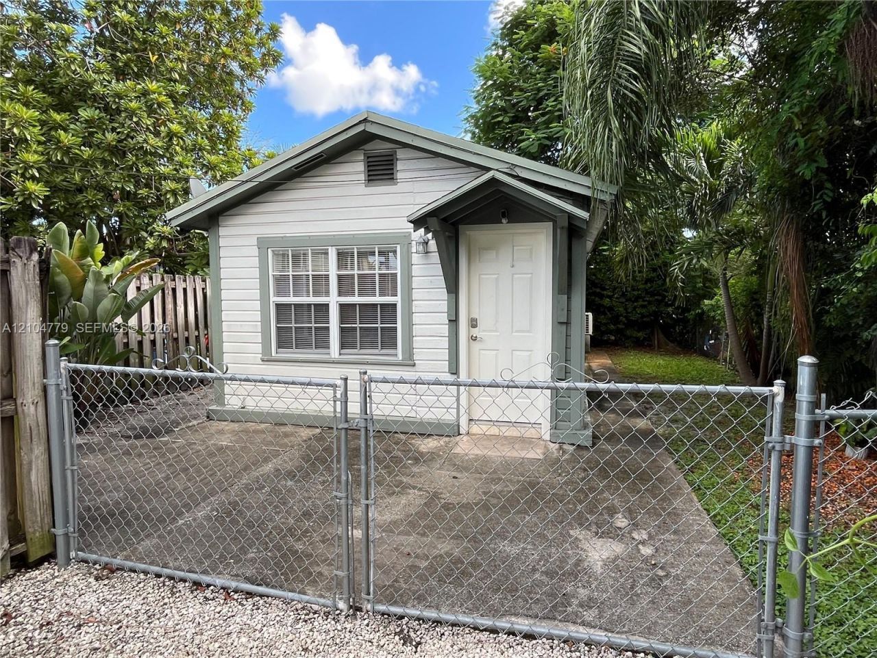 4176 SW 9th St , Unit B, Miami, FL 33134 Photo