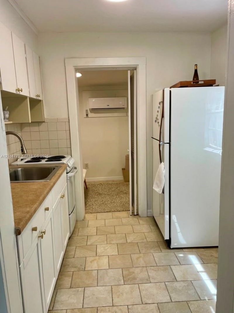 4176 SW 9th St , Unit B, Miami, FL 33134 Photo
