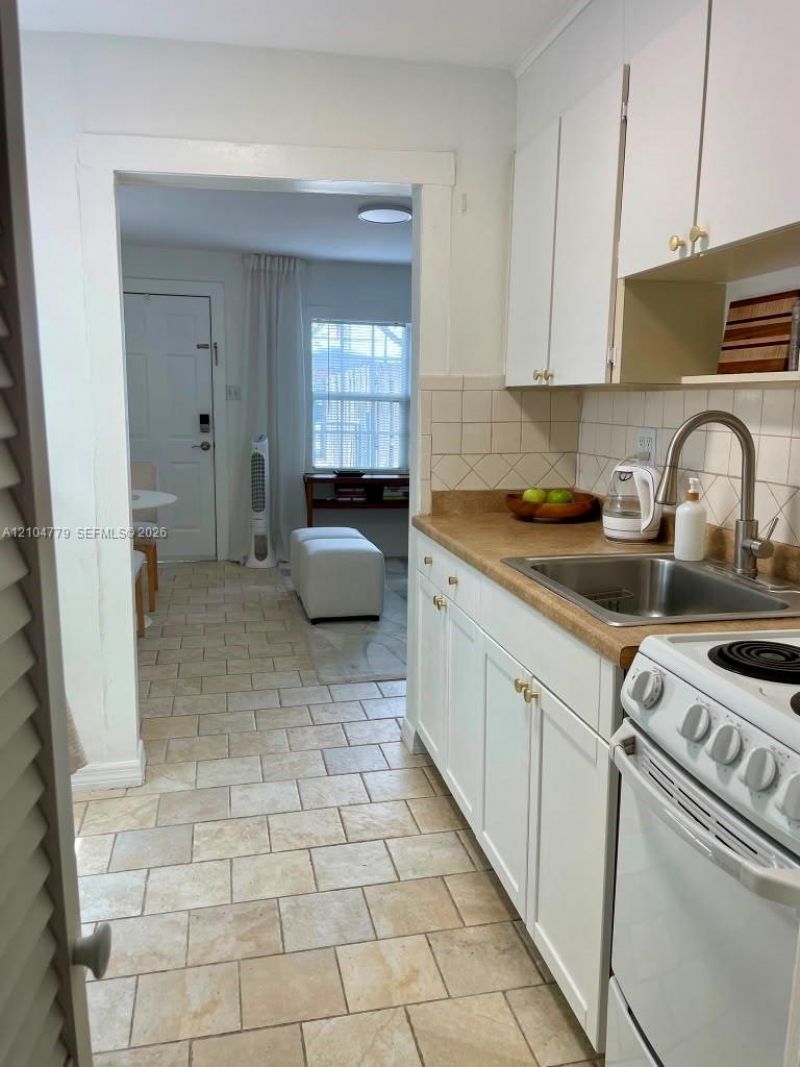 4176 SW 9th St , Unit B, Miami, FL 33134 Photo