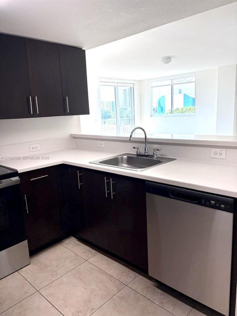 2425 SW 22nd Street, Unit 505, Miami, FL 33145 Photo