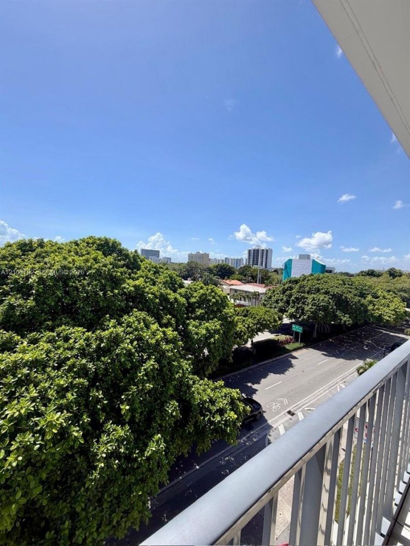 2425 SW 22nd Street, Unit 505, Miami, FL 33145 Photo